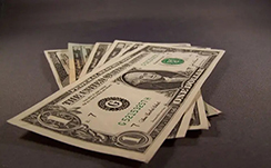 黄金价格逼近七周高位：美联储政策分歧与地缘风险支撑